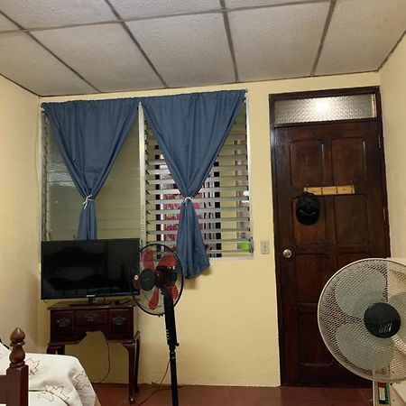 Casa Cisneros Bed & Breakfast León Екстериор снимка