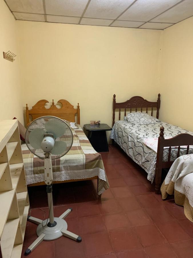 Casa Cisneros Bed & Breakfast León Екстериор снимка