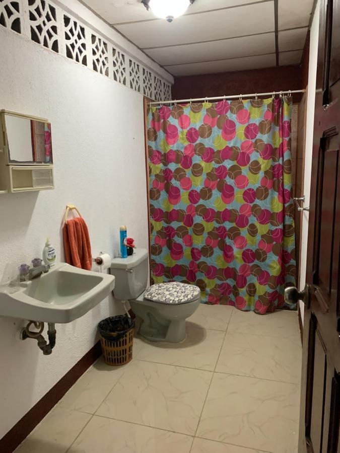 Casa Cisneros Bed & Breakfast León Екстериор снимка